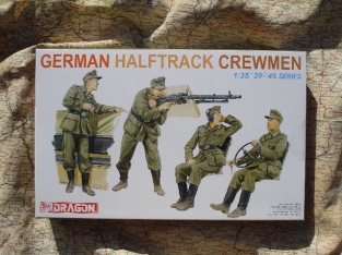 DML6193 German Halftrack Crewmen WO2